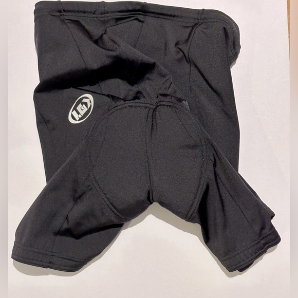 Louis Garneau, women’s bike shorts. - Picture 4 of 7